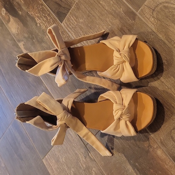 UGG Shoes - Ugg Yarrow Espadrille Wedge Sandals in Beige Canvas & Suede, Size 7.5